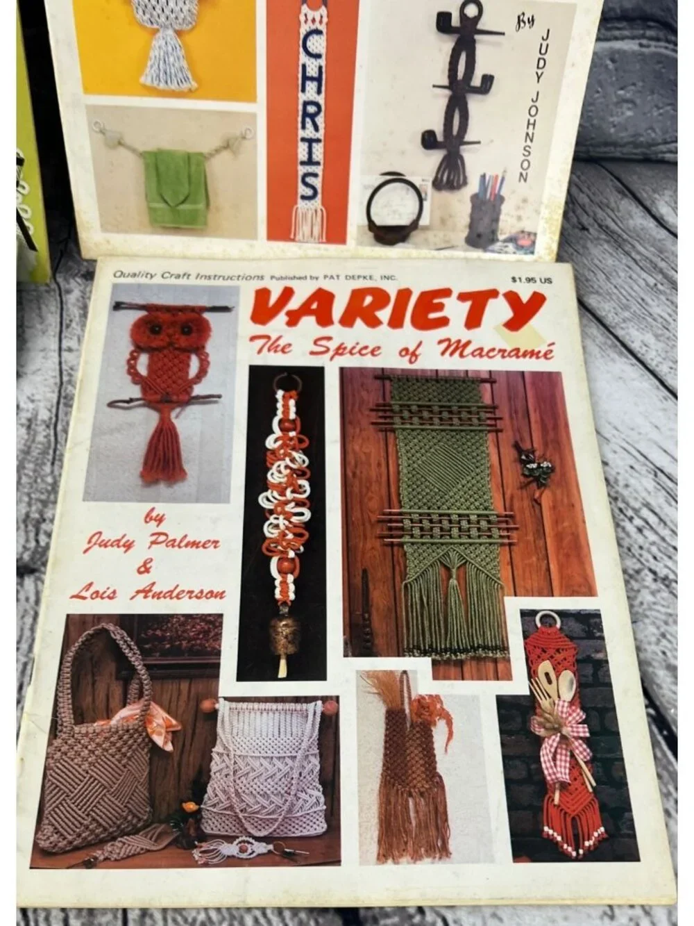 Vintage Macrame Pattern Books Handbags Plant Hangers Christmas Lot of 10 - Picture 3 of 14